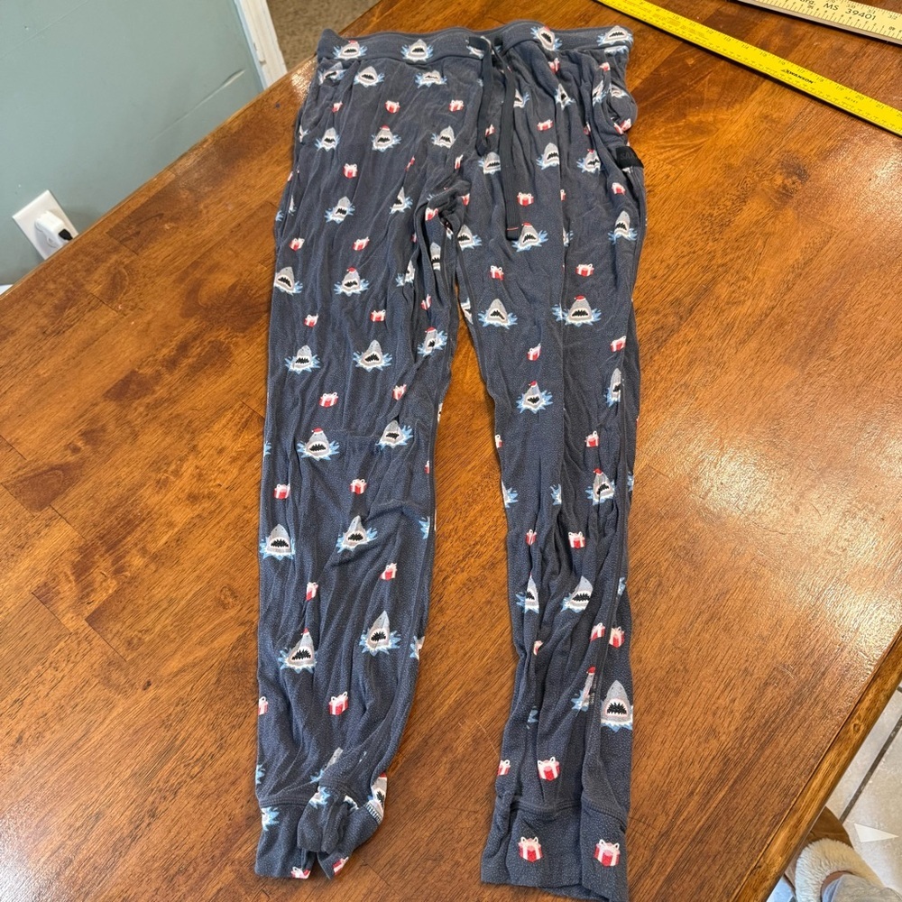 Saxx Shark and Gift Print Lounge Snooze Pants size large